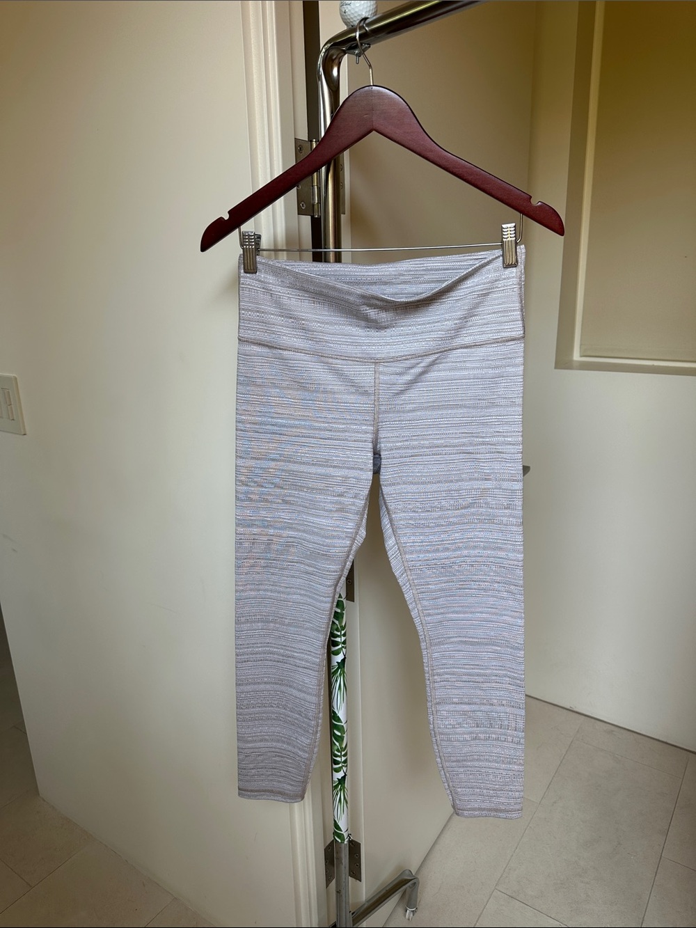 Athleta textured Women's Leggings Size Medium’s